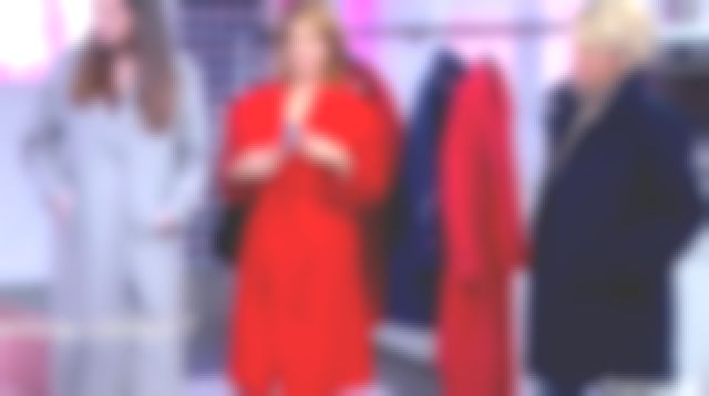 Le manteau marine de Sophie Davant dans C'est au programme du 09/01/2018