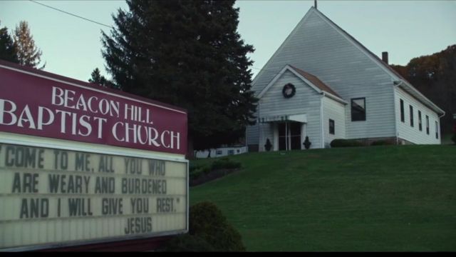 L'église Deer Lakes Community Church renommée "Beacon Hill Baptist Church" pour le film dans Last Flag Flying