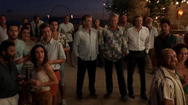 La chemise blanche de Harry Bright (Colin Firth) dans Mamma Mia: Here We Go Again!