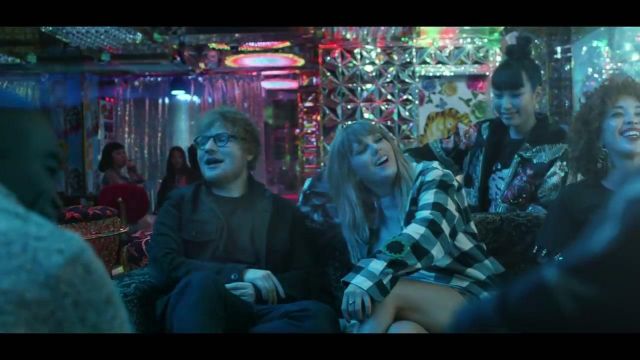 Taylor Swift J. W. ANDERSON patchwork chemise à carreaux comme on le voit dans son clip de Fin de Jeu mettant en vedette Ed Sheeran & Avenir