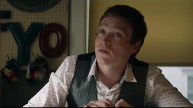 The white shirt with polka dots black Red Welby (Caleb Landry Jones) in 3 Billboards : Signs of the vengeance