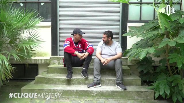 La paire de Nike Air Max de Mister V lors de son interview dans l'émission La Clique de Mouloud Achour