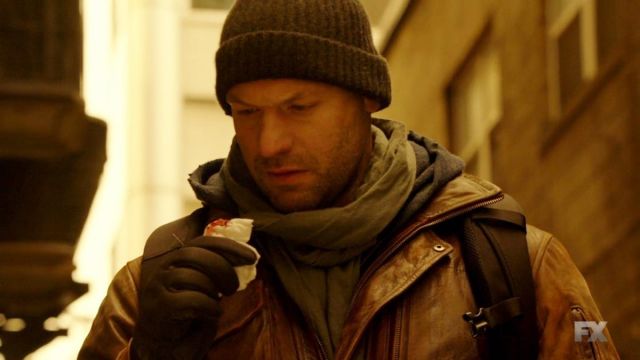 The beanie gray wool Dr. Ephraim Goodweather (Corey Stoll) in The Strain S04E01