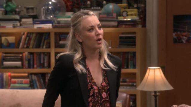 The blazer of Penny (Kaley Cuoco) in The Big Bang Theory S11E11