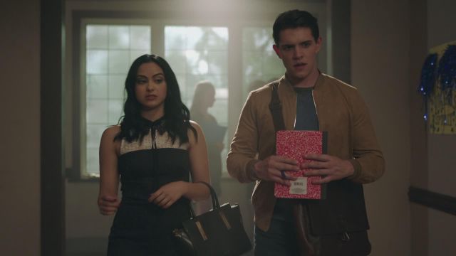 The tote bag black leather Ted Baker Veronica Lodge (Camila Mendes) in Riverdale S02E06