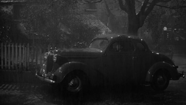 The Plymouth Deluxe P-6 of Philip Marlowe (Humphrey Bogart) in The big sleep