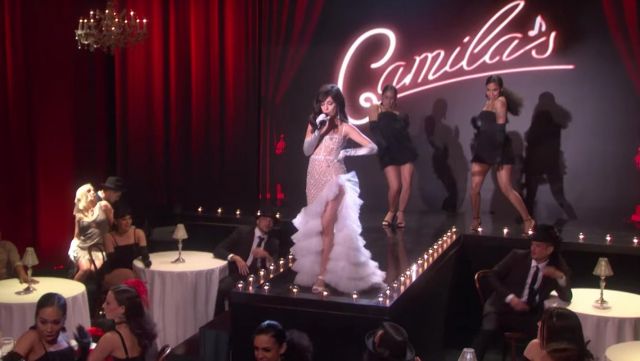La robe Christian Cowan de Camilla Cabello durant son live de Havana sur le Ellen Show