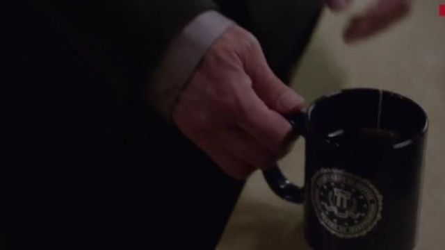 La tasse / le mug FBI aperçu dans Esprit Criminels S12E12