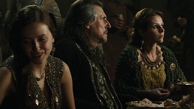 The collar Thyri (Elinor Crawley), the daughter of Siggy in Vikings S01E05