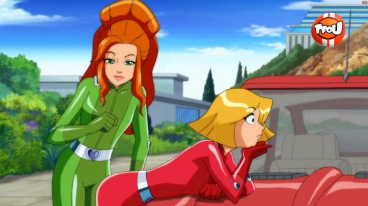 Totally Spies!: Clothes, Outfits, Brands, Style and Looks | Spotern