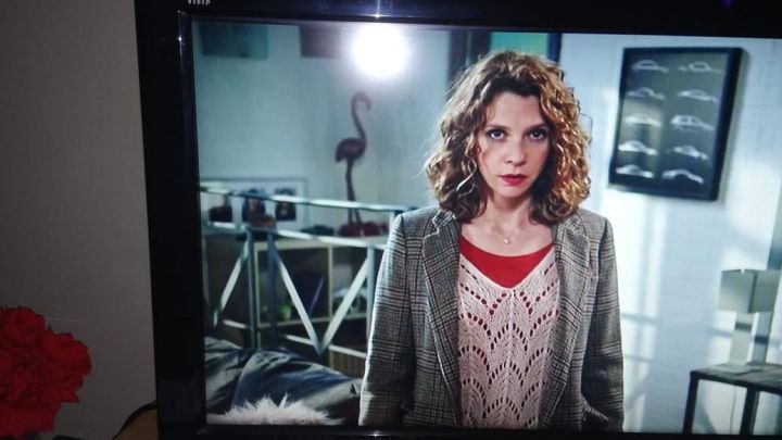 La Robe De Ma Vie Saison 4 épisode 42 La robe rouge de Coralie (Sara Mortensen) dans Plus belle la vie Saison