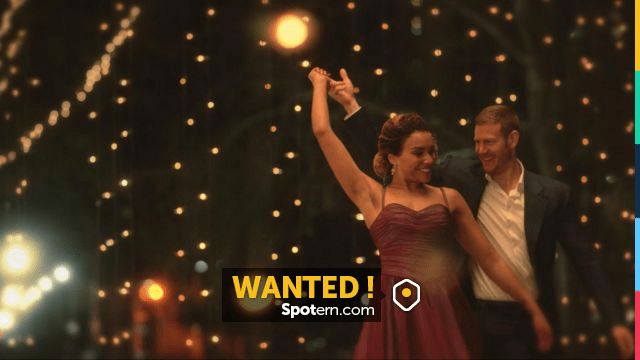 Films Et Séries Tv Avec Emmy Raver-lampman La robe portée par Emmy Allison Hargreeves (Raver-Lampman) dans The