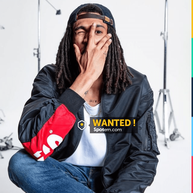 The bomber jacket Levi s black on the Account Instagram @Levis_fr | Spotern