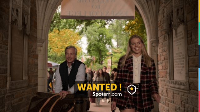 Louis Vuitton Tote Bag worn by Leighton (Reneé Rapp) as seen in The Sex  Lives of College Girls TV series outfits (S01E01)