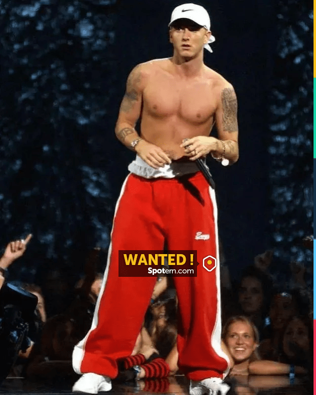 Pantalones Track rojos y blancos usados por Eminem para una presentación en vivo en cuenta de Instagram de @shady_limited01 | Spotern