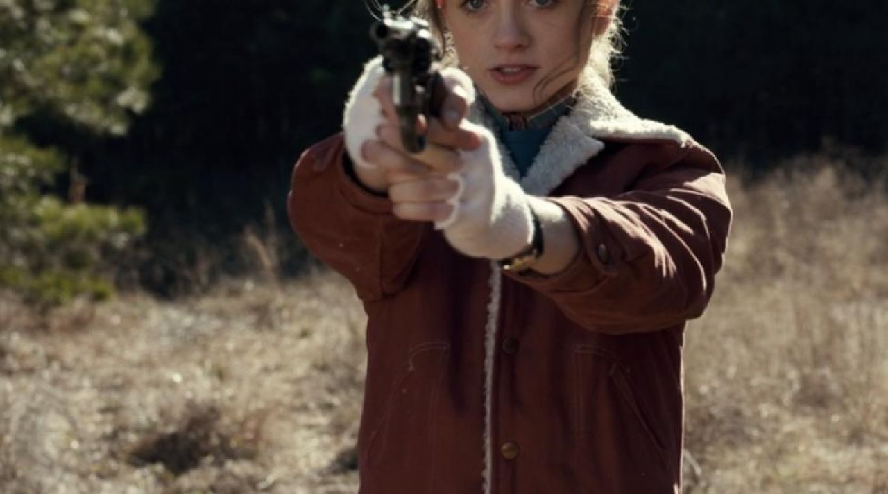 Red jacket Nancy Wheeler (Natalia Dyer) in STRANGER THINGS.