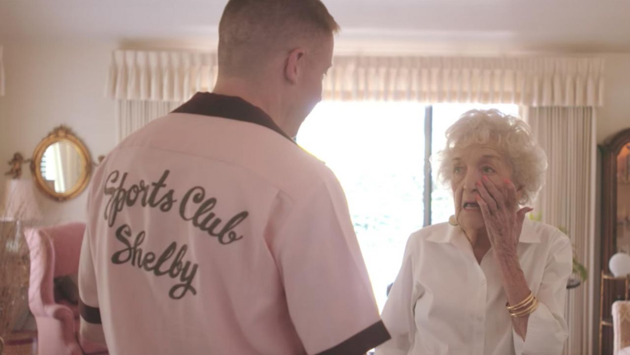 His grandma are. Бабушка с презиками. Влюбленная бабка рэпер. Happy Birthday granny. 100th grandma Birthday.