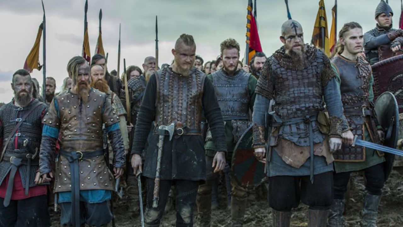 The black robe of Björn côtesdefer (Alexander Ludwig) in Vikings S05E05 Spotern