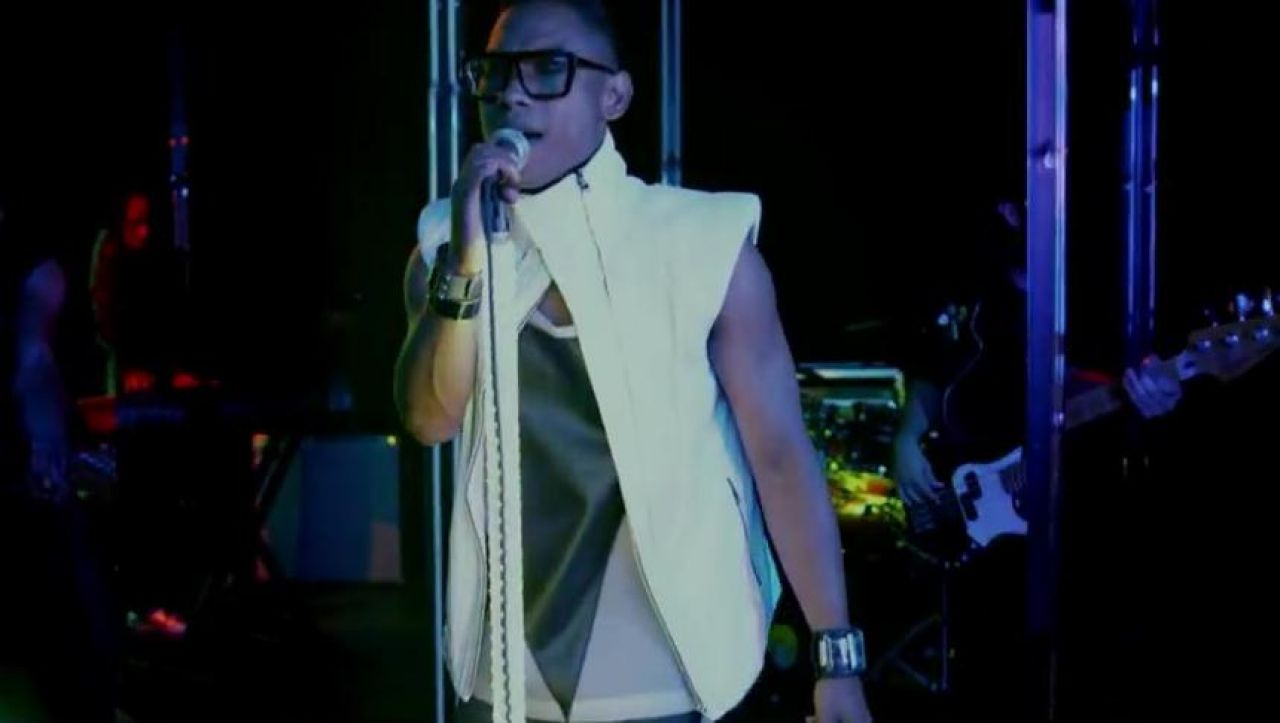 The jacket without handle white in the clip Girls like you Miguel Spotern