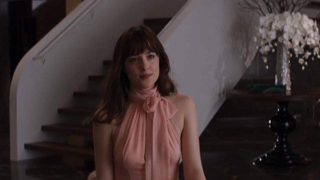 The pink dress and powder Anastasia Steele (Dakota Johnson) in Fifty shades ...