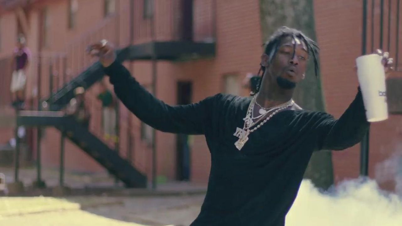 Black t-shirt worn by Offset in Bad and Boujee video clip of Migos feat ...