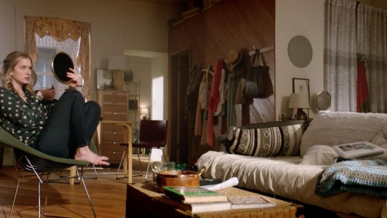 The green shirt printed worn by Guinevere Beck (Elizabeth Garlic) in