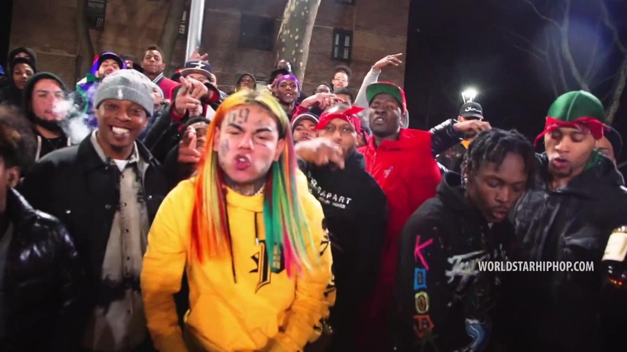 Yellow Sweatshirt Hoodie Worn By 6ix9ine In His Billy Music Video | Spotern