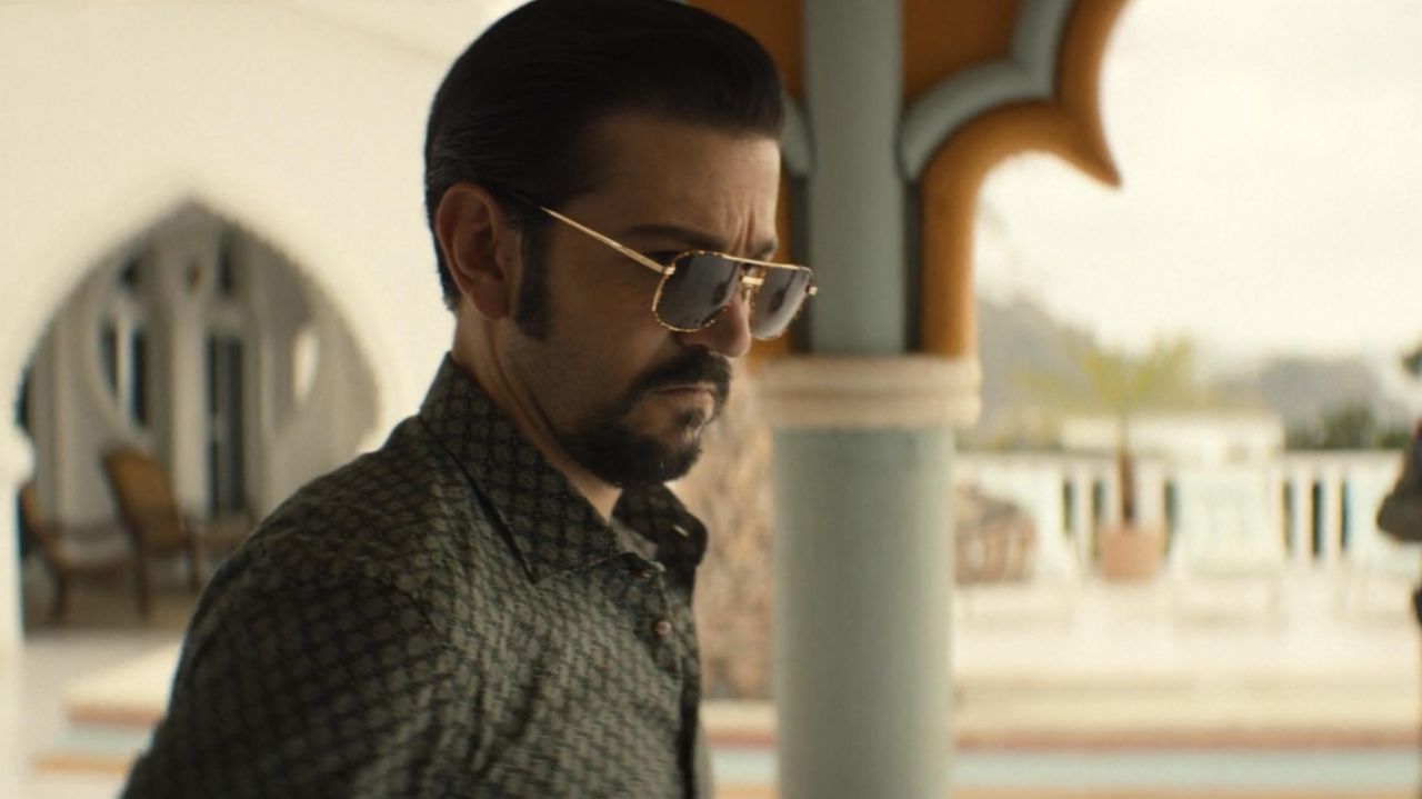 Sunglasses worn by Miguel Ángel Félix Gallardo (Diego Luna) in Narcos