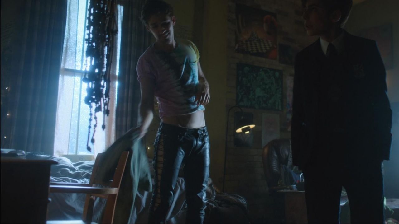 Black pants worn by Number4 (Klaus Hargreeves) as seen in Umbrella