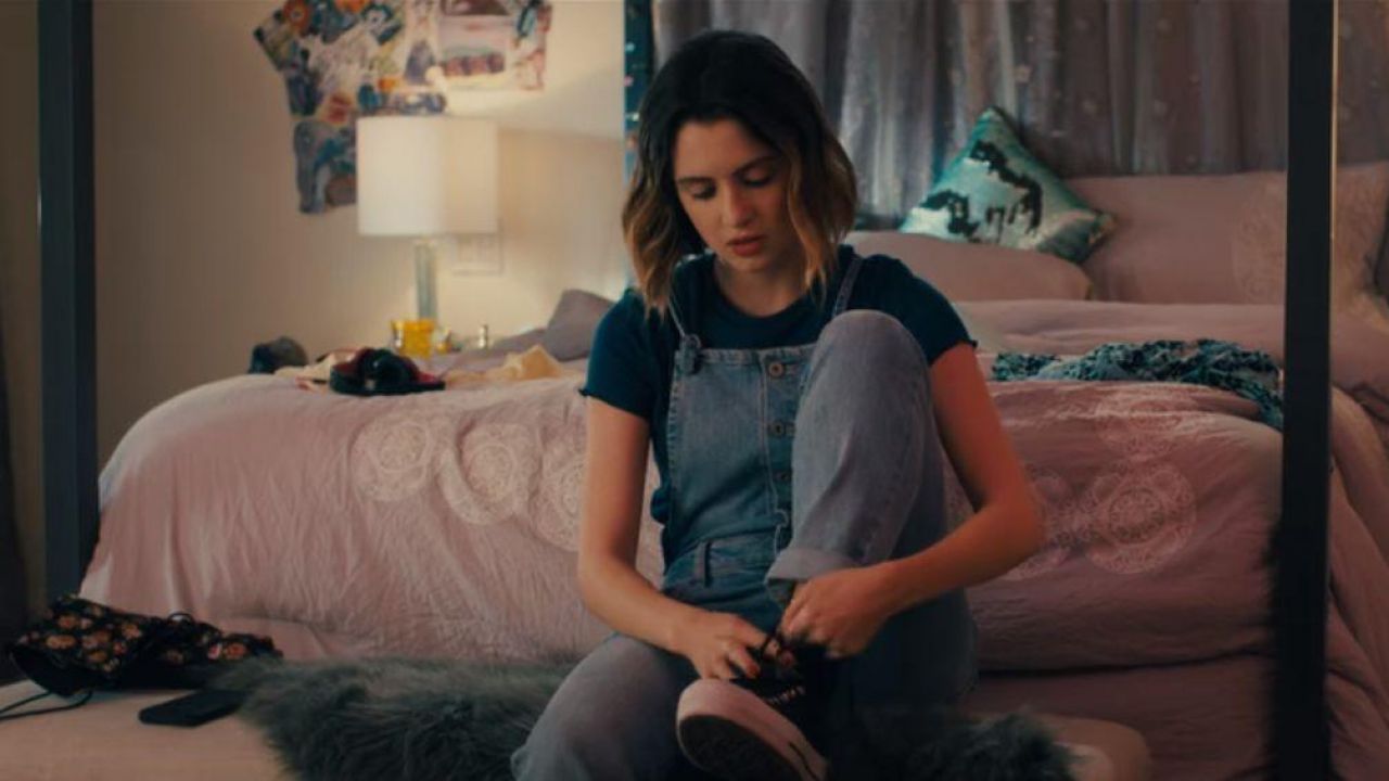 The dungarees in jean Celia Lieberman (Laura Marano) in The Perfect ...