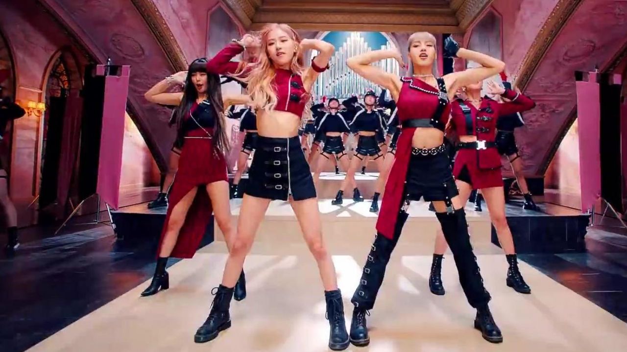 military black skirt worn by Rosé in Kill This Love music video from Blackp...
