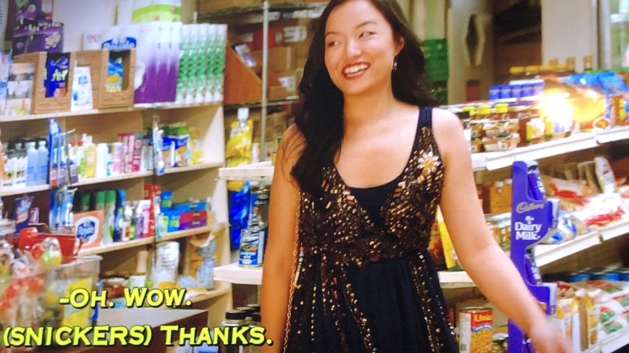 Vestido usado por Janet (Andrea Bang) en Kim's Convenience (S01E12) .