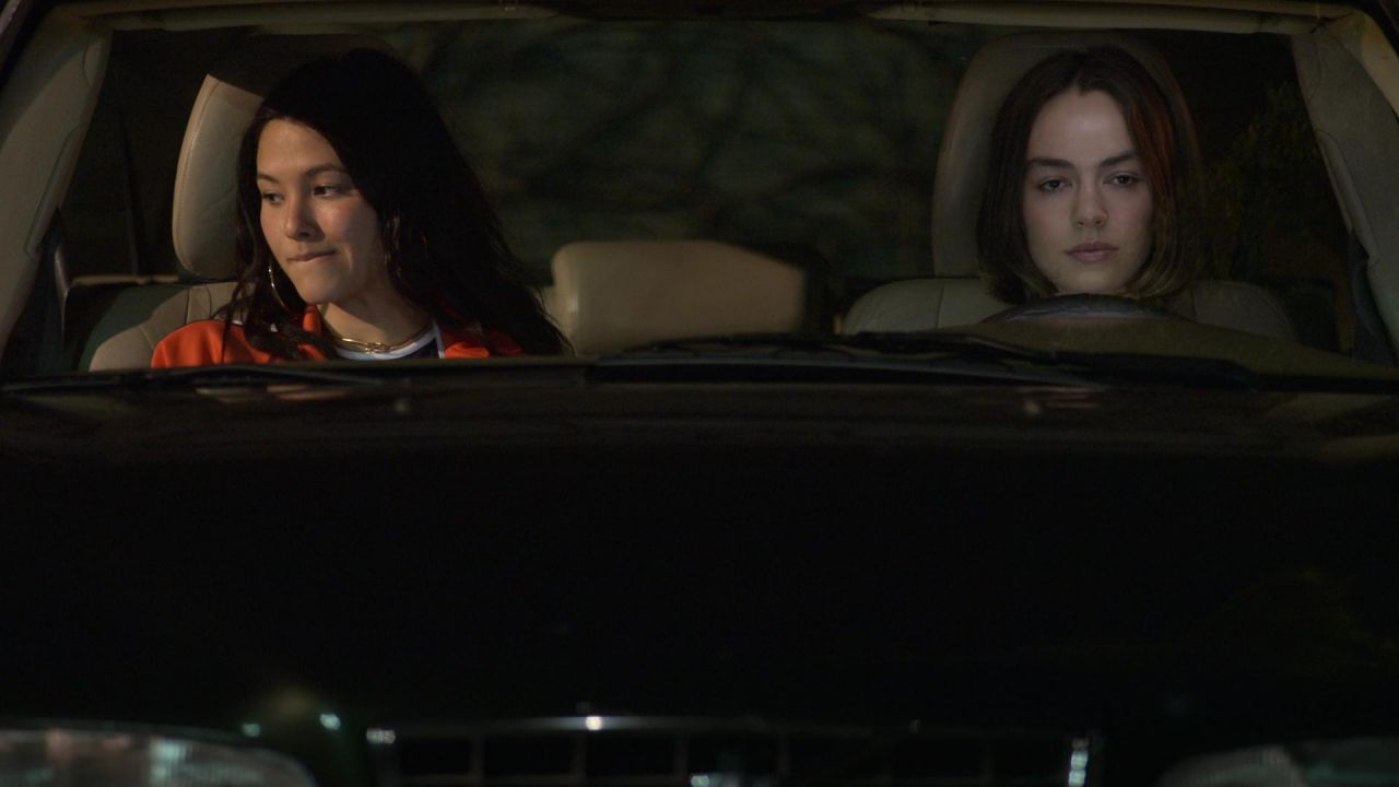 Golden Necklace worn by Izzie (Fivel Stewart) in Atypical (S02E10 ...