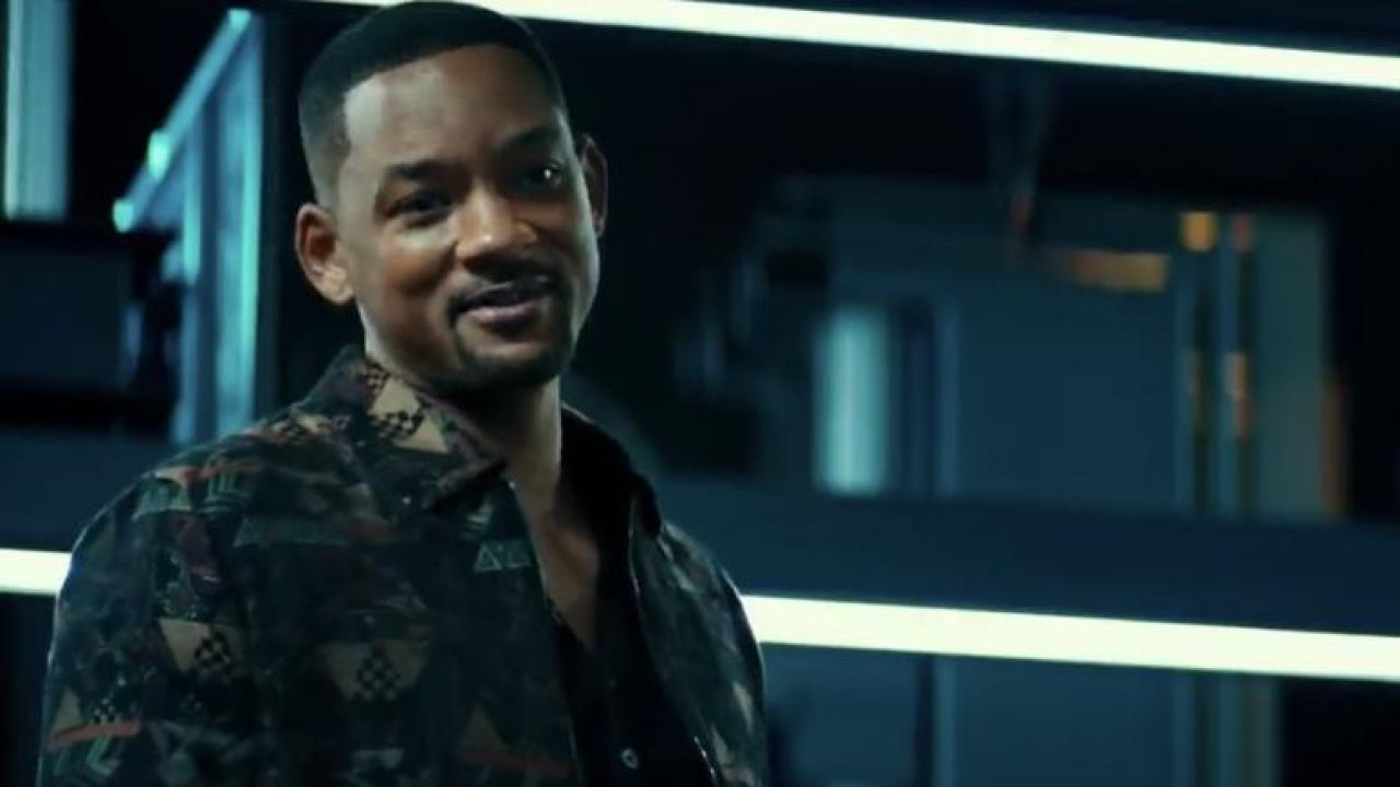 The Printed Jacket Worn By The Detective Mike Lowreys Will Smith In