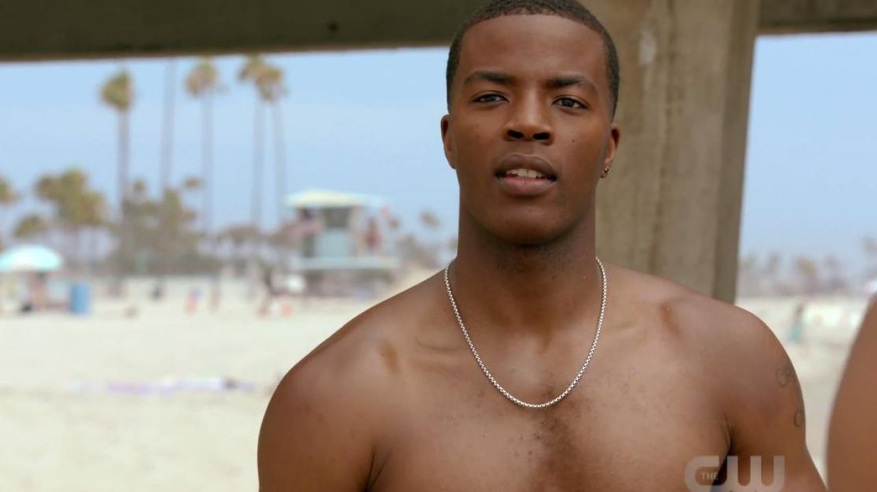 Necklace worn by Spencer James (Daniel Ezra) as seen in All American