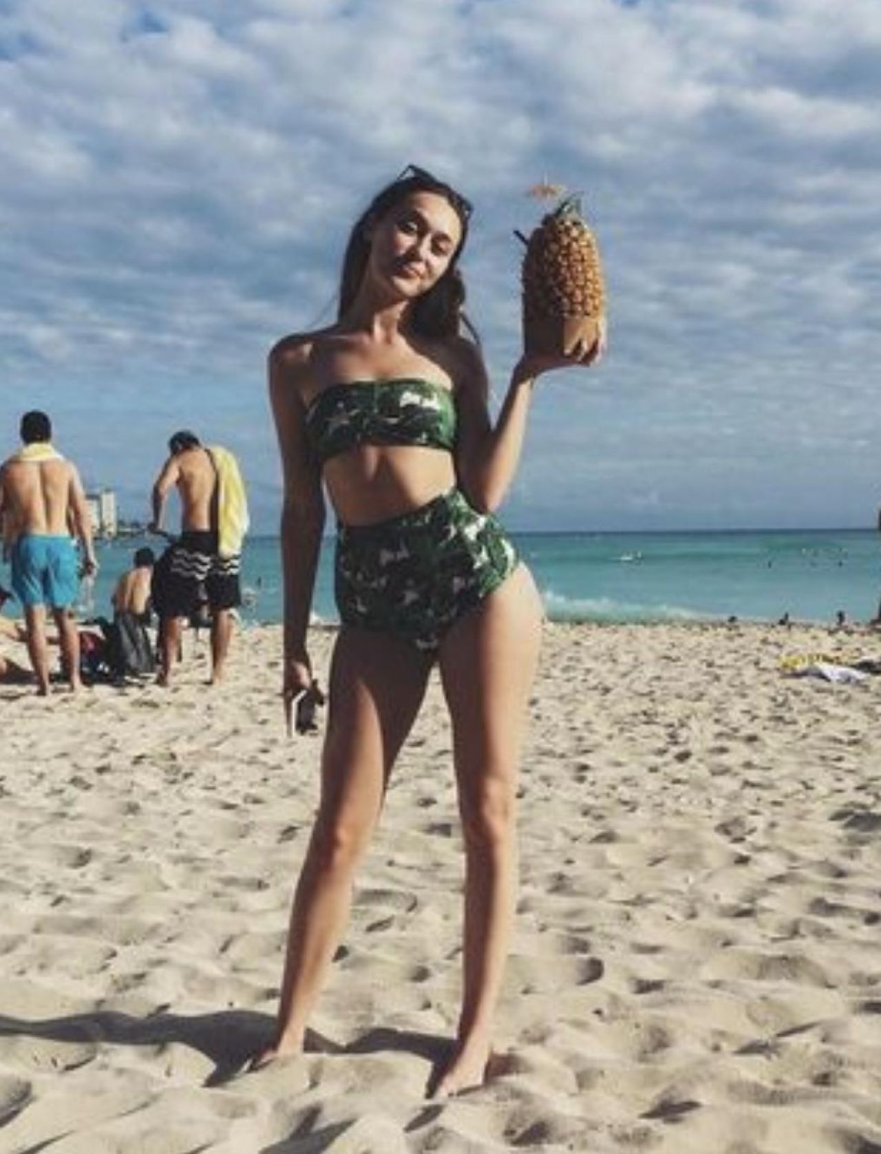 Bikini de Alycia Debnam Carey en una foto de Instagram.