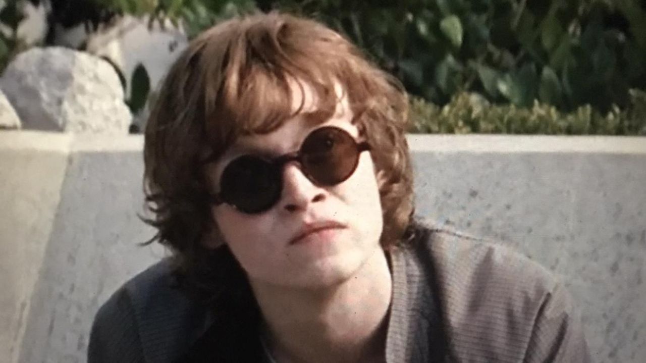 Brown sunglasses of Cassidy / Banshee (Caleb Landry Jones) in XMen