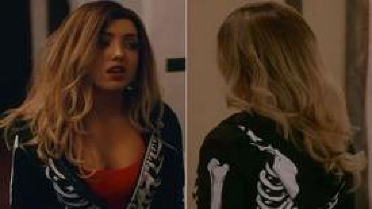 Skeleton Hoodie of Tory Nichols (Peyton List) in Cobra Kai (S03E10) .