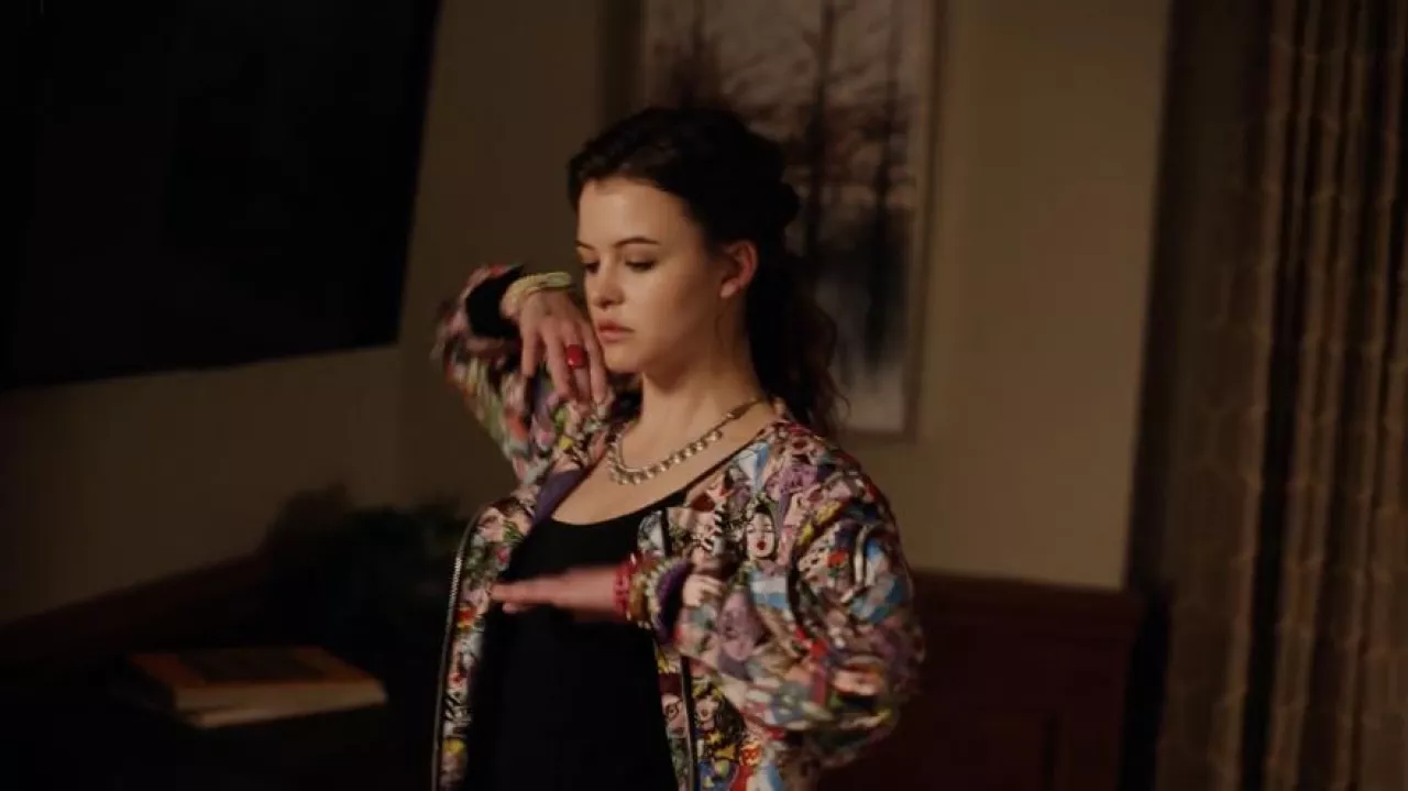 Musique Ginny Et Georgia Episode 1 Les vestes colorées vues dans Ginny & Georgia - The Afterparty | Spotern