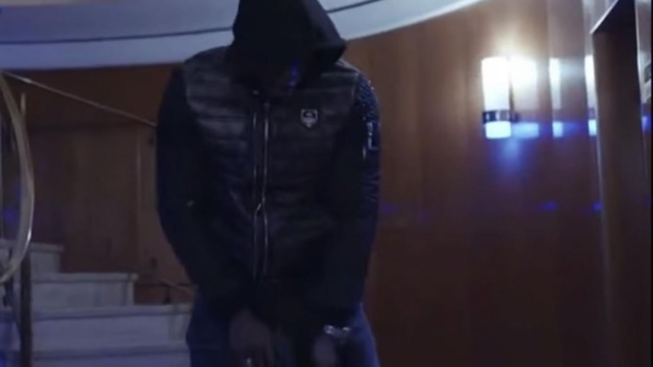 La doudoune portée par Karnage (Bosh) dans la série Validé | Spotern