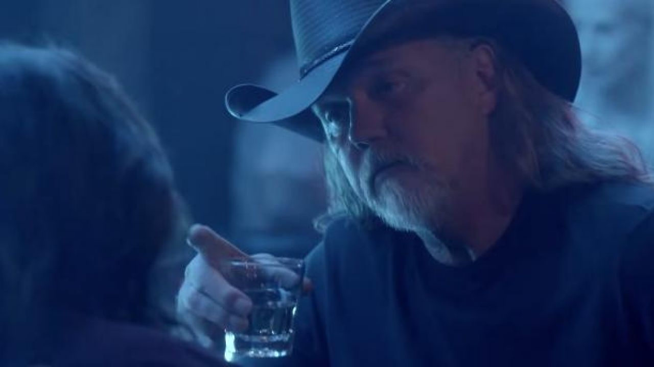 Cowboy hat in black worn by Albie Roman (Trace Adkins) as seen in