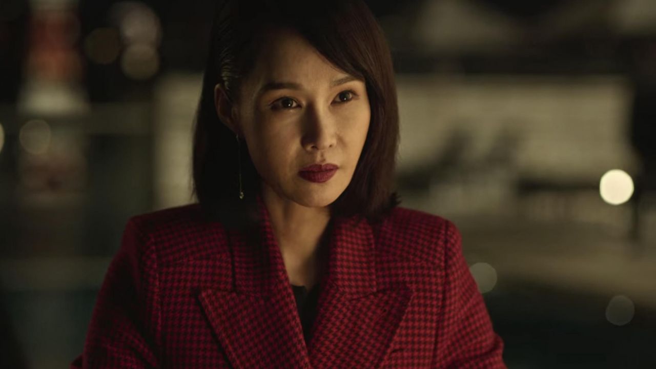 The red plaid coat of Kang Su Yeon / Moo Jin's Secretary (Baek Joo-hee ...