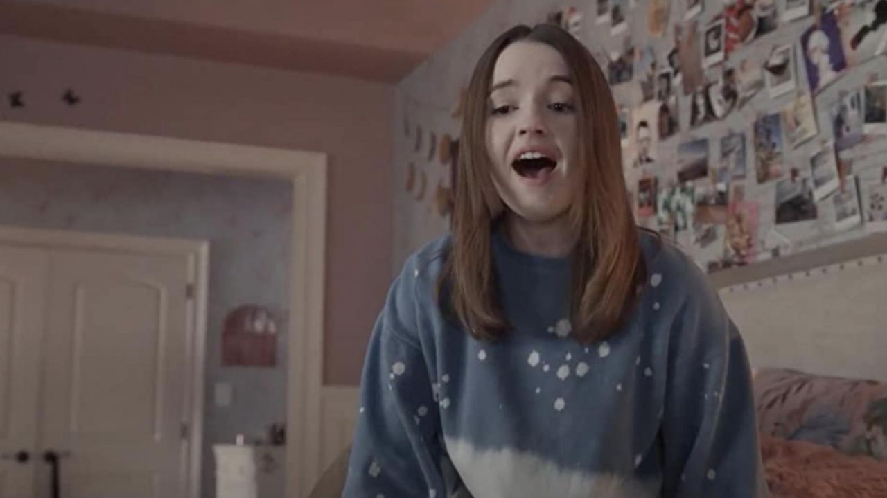 Sweatshirt worn by Zoe Murphy (Kaitlyn Dever) as seen in Dear Evan