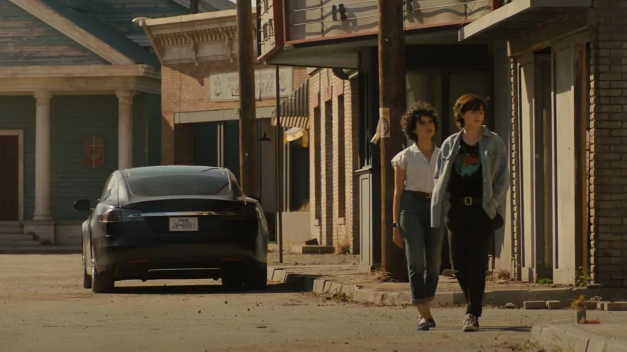 Tshirt worn by Lila (Elsie Fisher) as seen in Texas Chainsaw Massacre