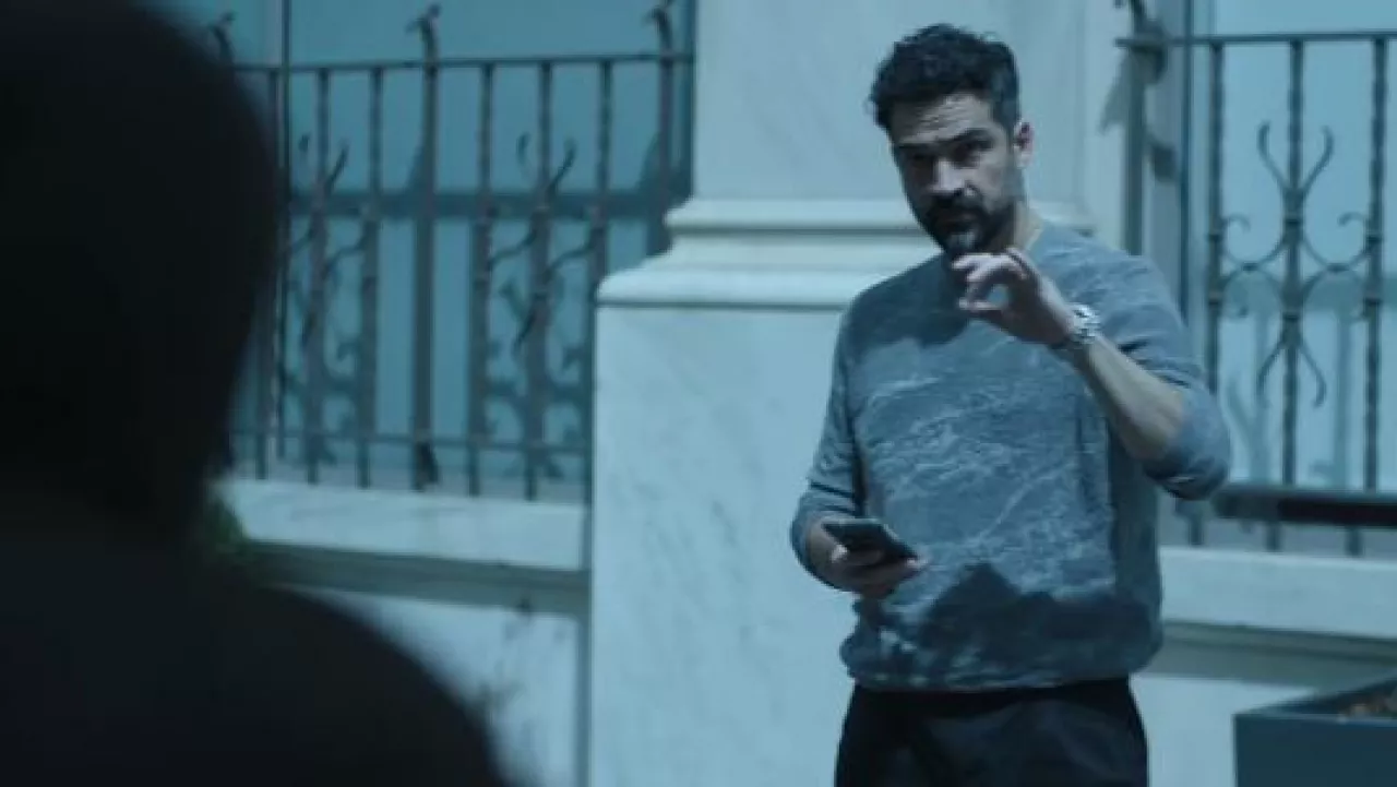 Sweater worn by Javi Elizonndro (Alfonso Herrera) as seen in Ozark TV ...