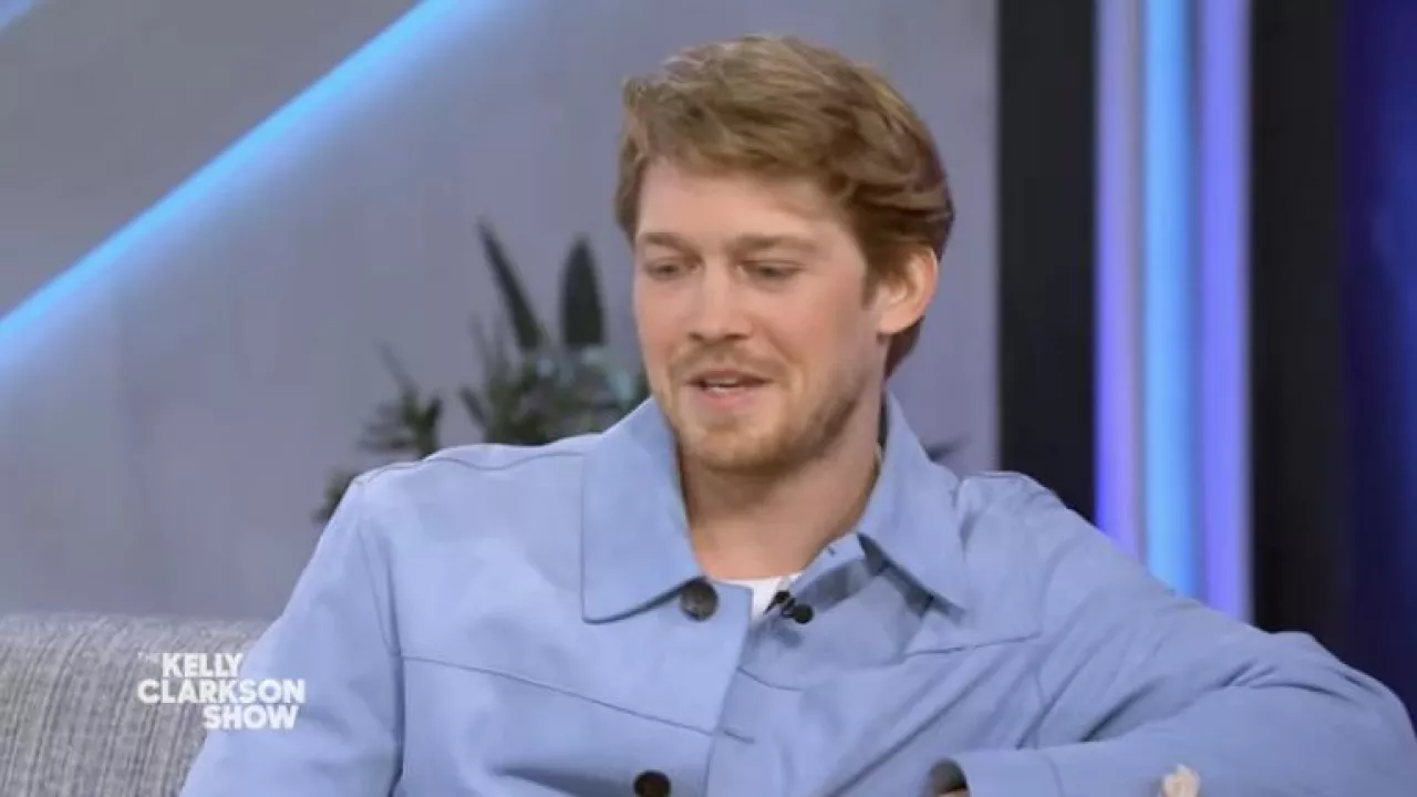 Blue suede jacket worn by Joe Alwyn as seen in The Kelly Clarkson Show ...