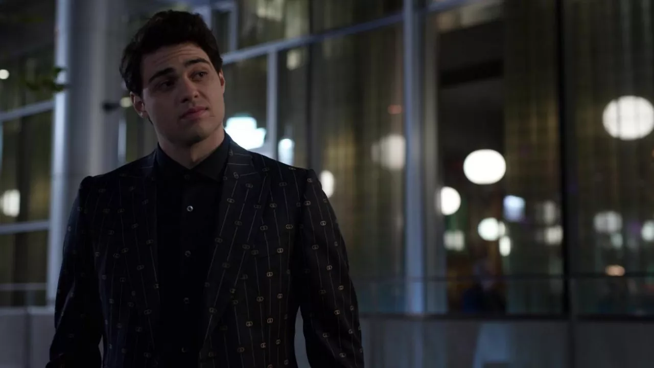 Gucci Blazer Suit worn by Owen Hendricks (Noah Centineo) as seen in The ...