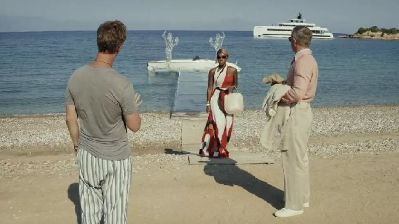 One printed shoulder dress worn by Andi (Janelle Monáe) in Glass Onion