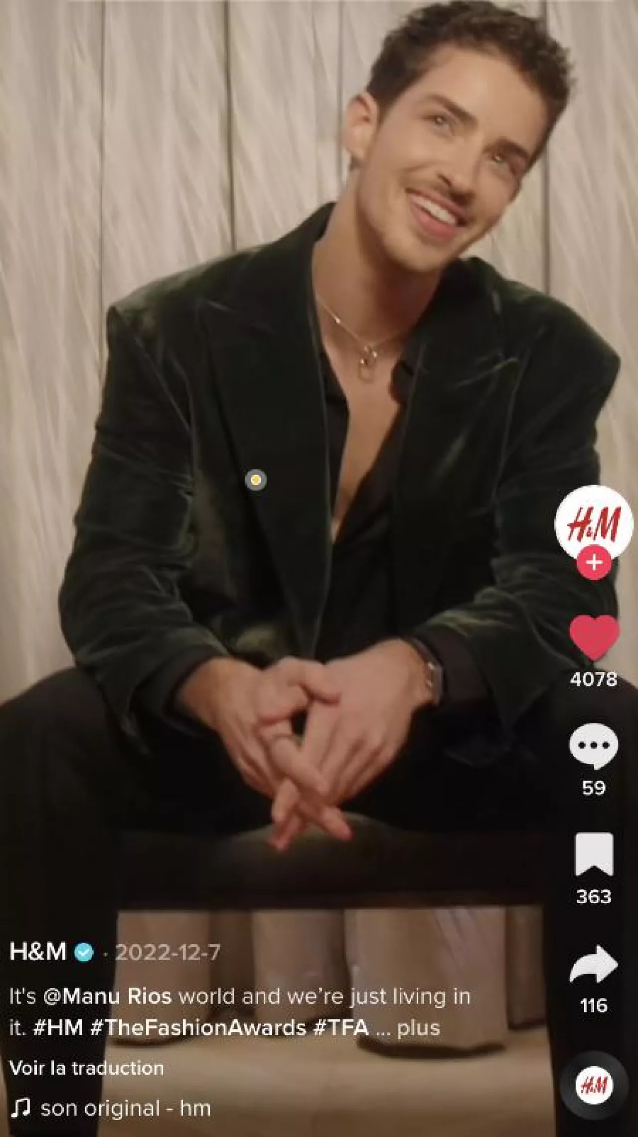 The green velvet jacket worn by Manu Rios from the Elite series on H&M ...