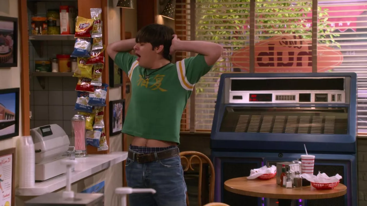 Green Printed Tshirt worn by Jay Kelso (Mace Coronel) as seen in That